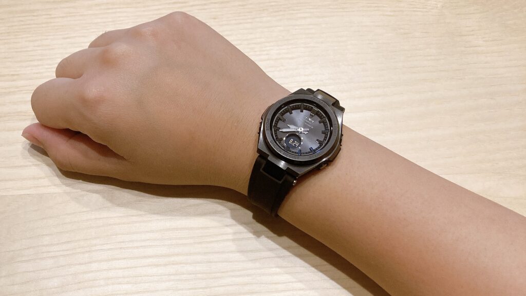 妻が愛用するCASIO Baby-G G-MS（MSG-W200G-1A2JF）の写真