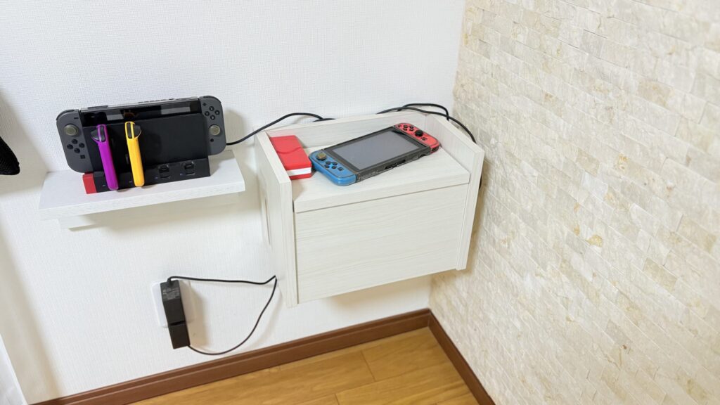 ミニマリスト リビング 家具 壁掛け収納